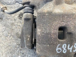 Суппорт тормозной Infiniti Q50 V37 2013- Перед. Прав.