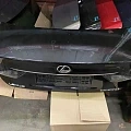 Фотография оригинальной б/у крышки багажника для Lexus GS 4 2015 года выпуска (поколение GRL16L, AWL10L и др.) в отличном состоянии с авторазбора "Разбор №1" в Краснодаре